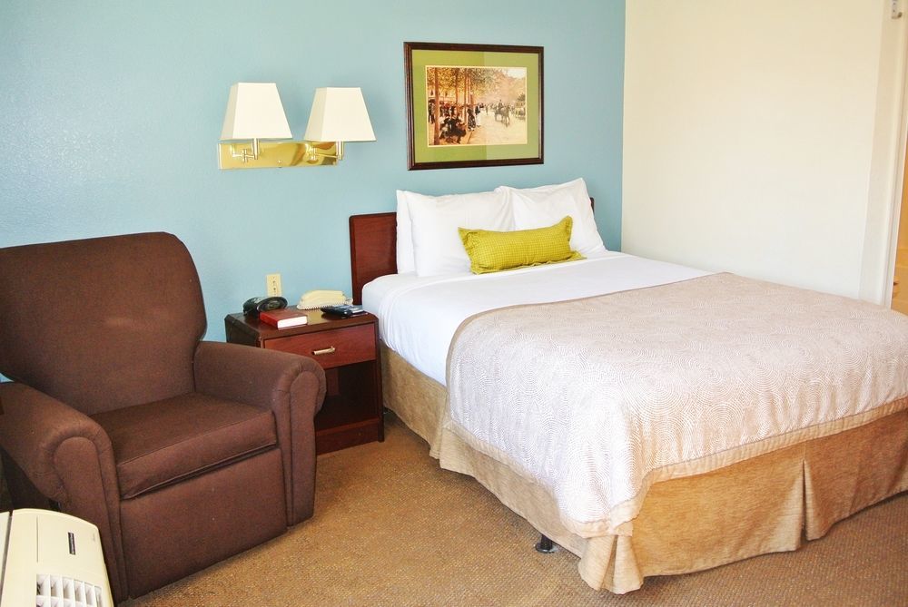 Candlewood Suites Washington-Fairfax By Ihg Экстерьер фото