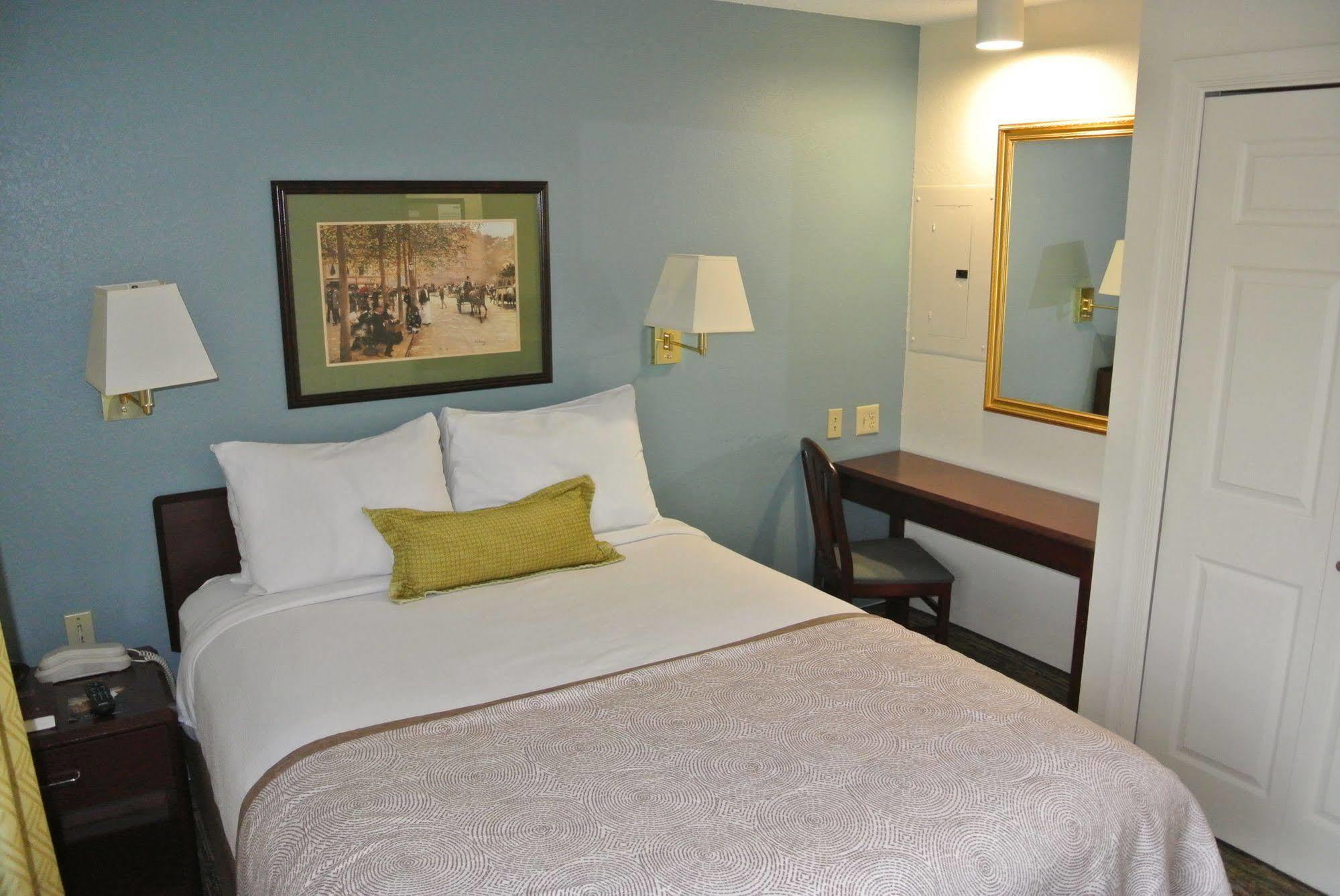Candlewood Suites Washington-Fairfax By Ihg Экстерьер фото